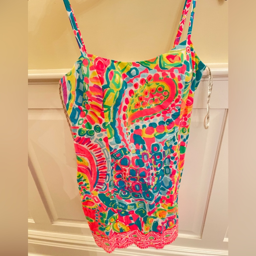 Lilly Pulitzer summer floral paisley dress. Worn once.Size4 Brand new condition.